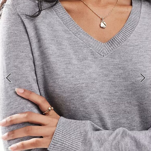 Stradivarius Soft-touch basic knit sweater in grey, v-neck - Picture 2 of 6